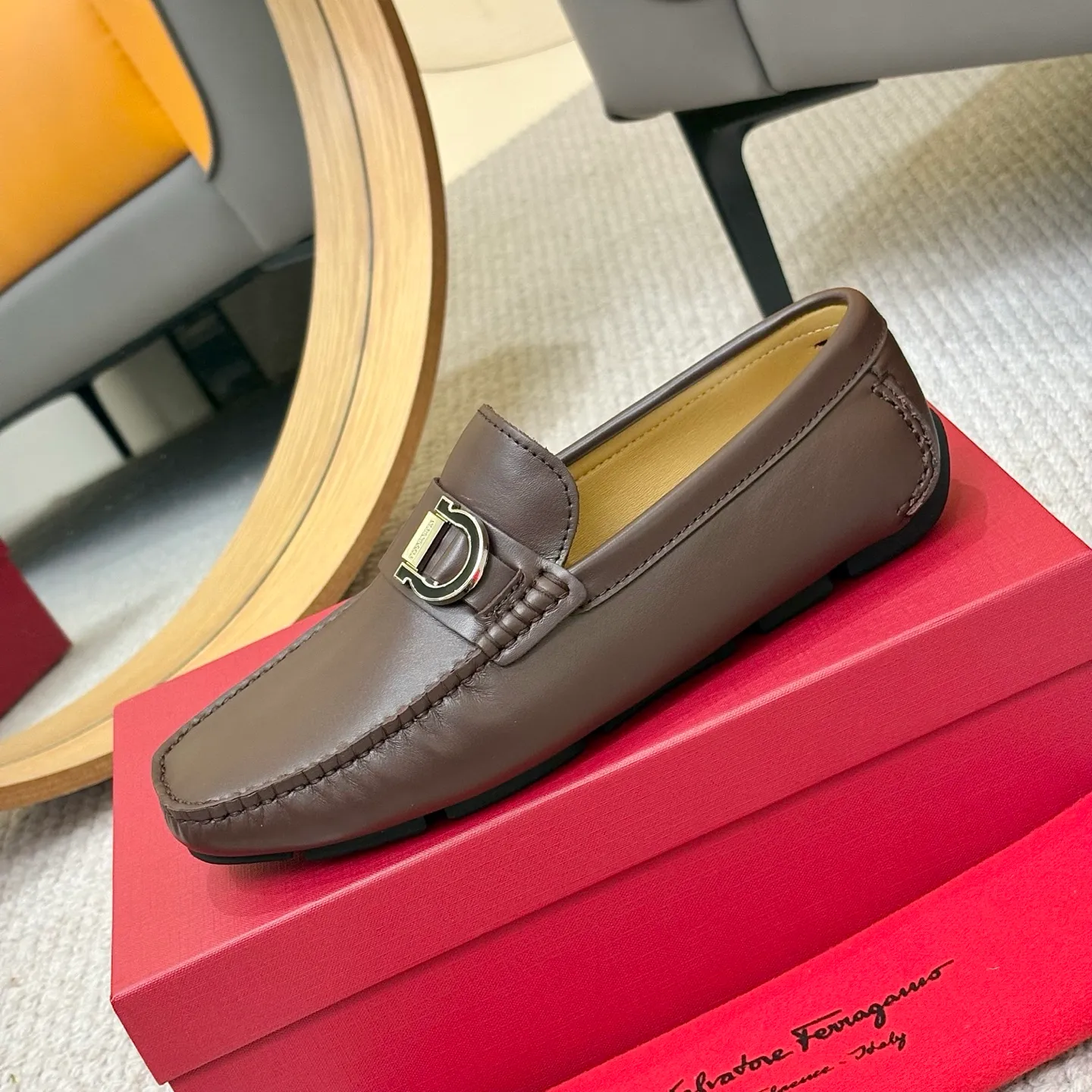 Men's men's shoes 💰420 (Yangli) Ferragamo 〰Ferragamo 2⃣️0⃣️2⃣️5️⃣ New series 👊🏻 Upper 🇮🇹 Italian imported calfskin, original outsole molding. Water-dyed sheepskin lining. The identity of every successful man is set off, and the upper and lower shoes are elegant and stable🚶🏻🚶🏻The high-end custom counter original replica is an eternal classic🔍️Number of codes: 38-46 with counter packaging